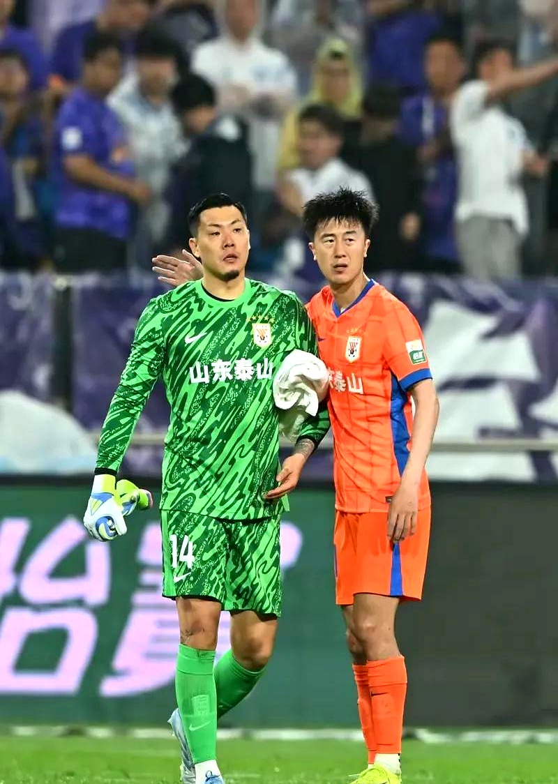 集结日突围战来临，山东泰山围绕足总杯回应争议，信心回归，更衣室氛围转暖的简单介绍