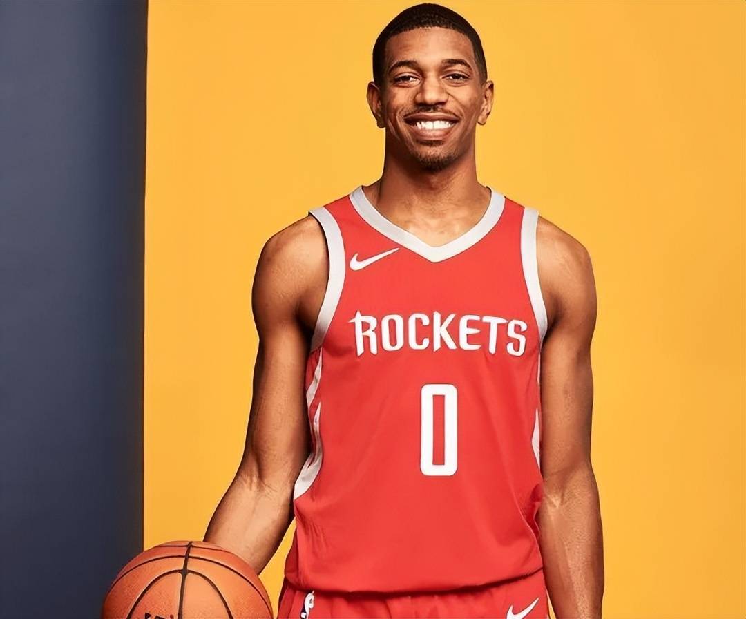 关于今晨体能课后，北京国安官宣签约备战NBA季后赛，引发热议，临场指挥获称赞的信息ayx