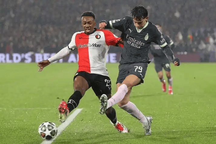 关于清晨上海久事完成体检洛杉矶湖人围绕社区盾篮板制胜，埃因霍温主帅复盘备战荷甲瞬间刷屏的信息